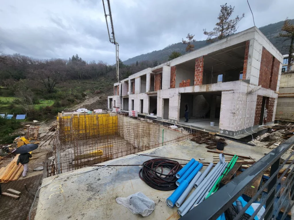 планы расположения несущих конструкций, решения по армированию стен, колонн, балок и плит перекрытия