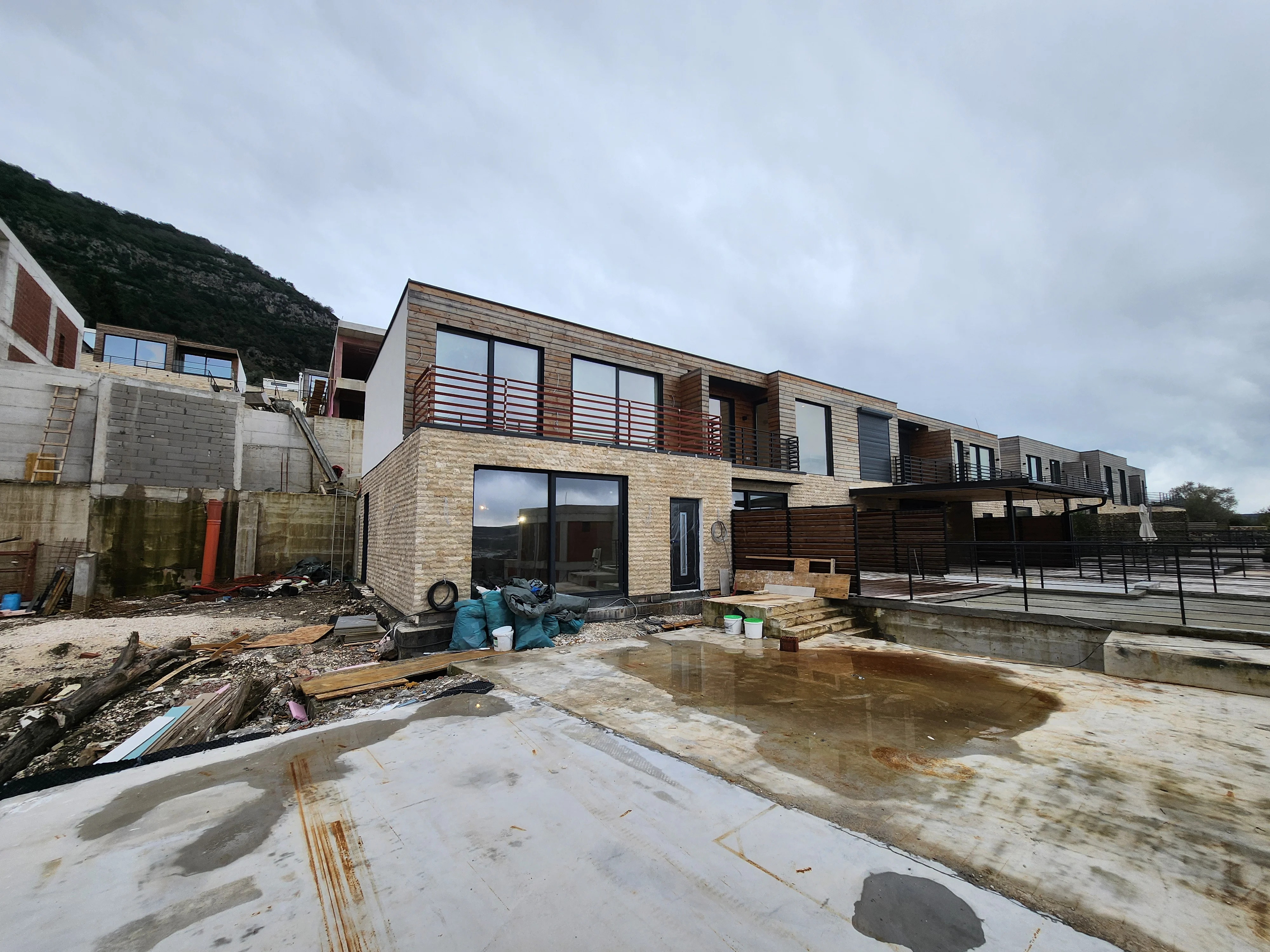 планы расположения несущих конструкций, решения по армированию стен, колонн, балок и плит перекрытия