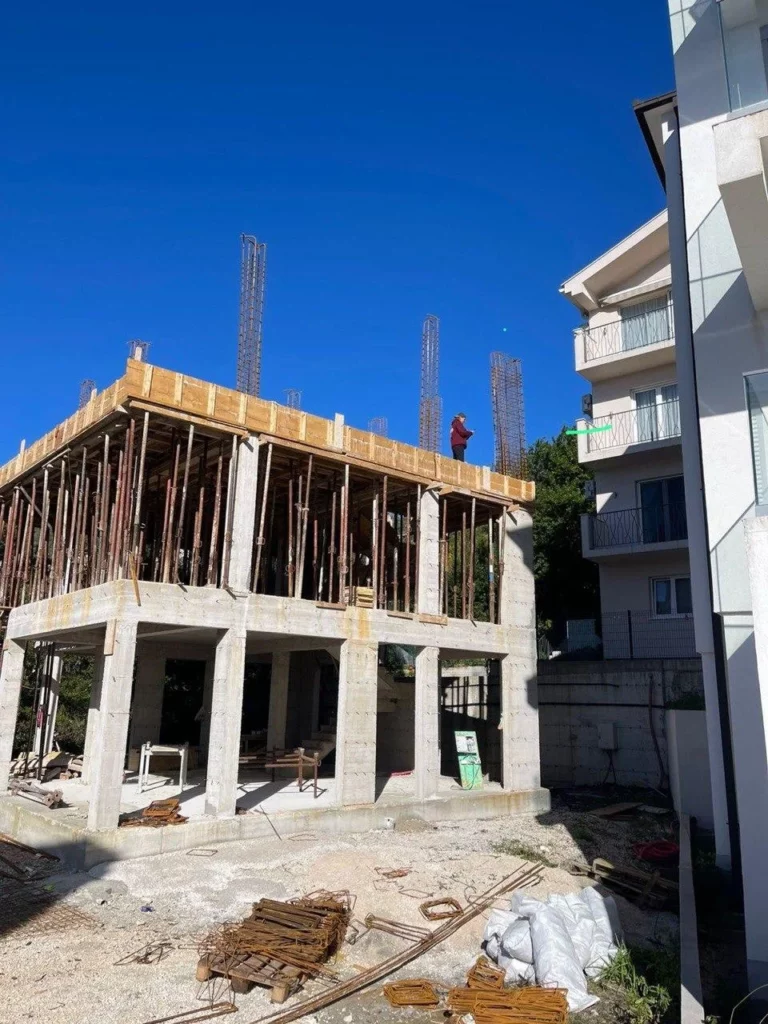 Жилой дом, 3 этажа — Тиват, Черногория